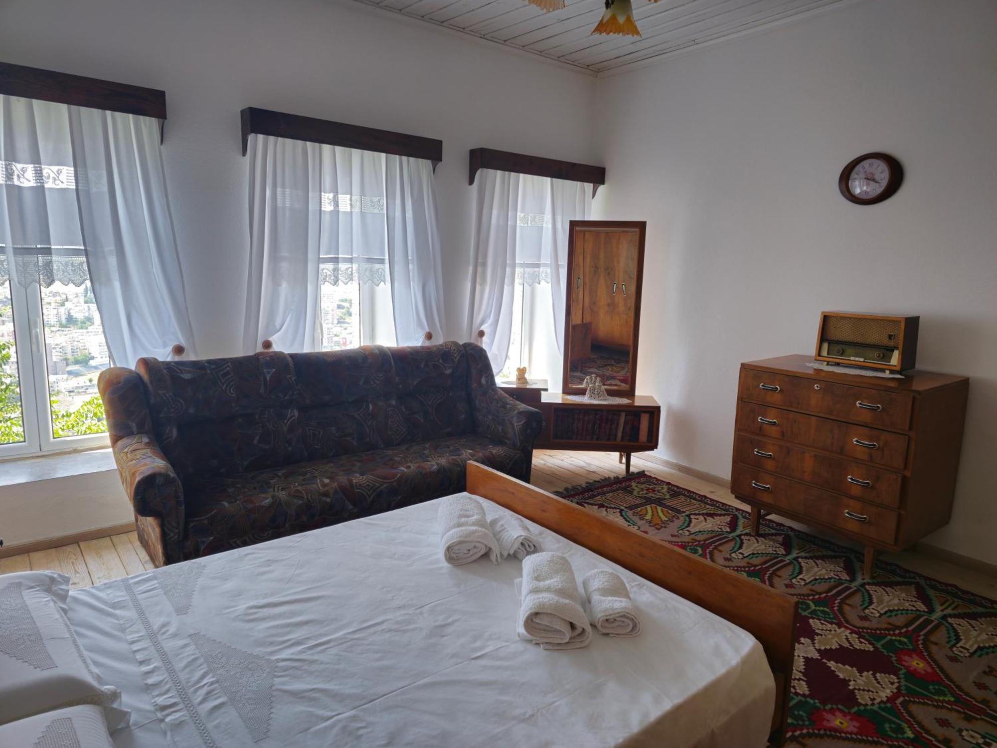 Traditional House Shapllo Гірокастра Номер фото
